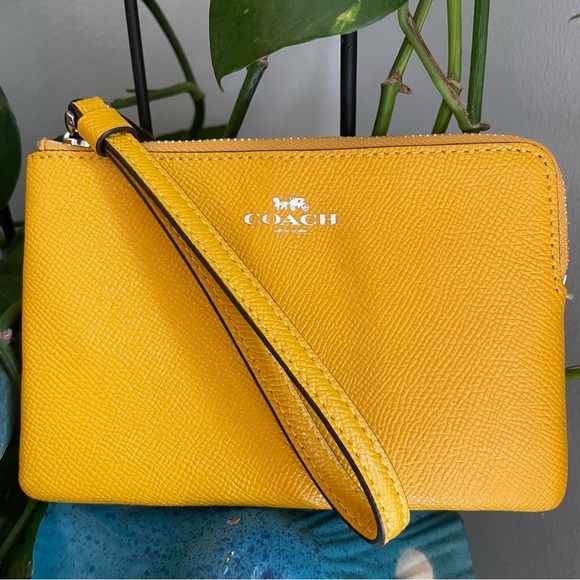 Coach Handbags - Coach Wristlet